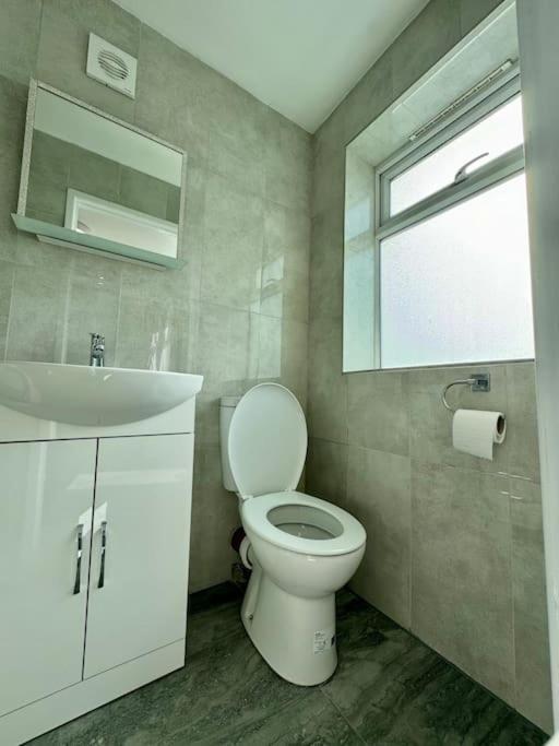Flat On High Street Apartment Saltdean Bagian luar foto