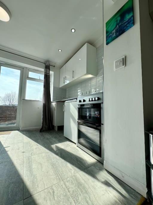 Flat On High Street Apartment Saltdean Bagian luar foto